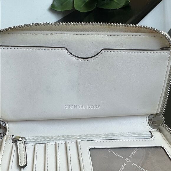 Michael Kors Pebbled Leather Wristlet Wallet Clutch, Zip Around, White - Picture 7 of 8